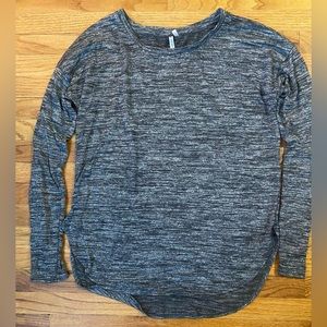 Banana replublic —“signature tee”